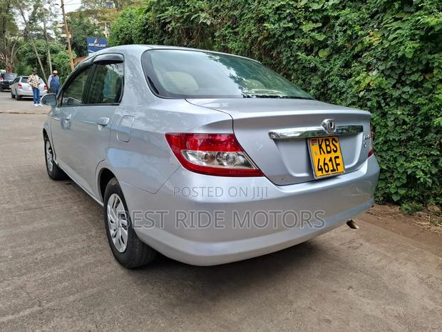 Honda Fit Aria 2006 Silver