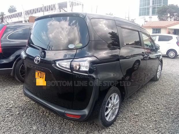 Toyota Sienta 2018 Black