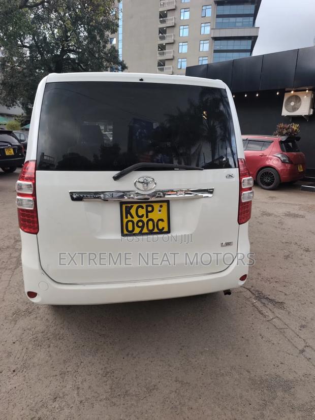 Toyota Noah 2010 White