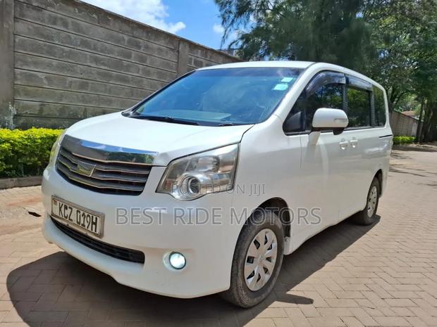 Toyota Noah 2013 White