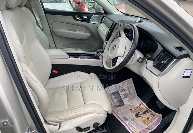 Volvo XC60 2019 Silver