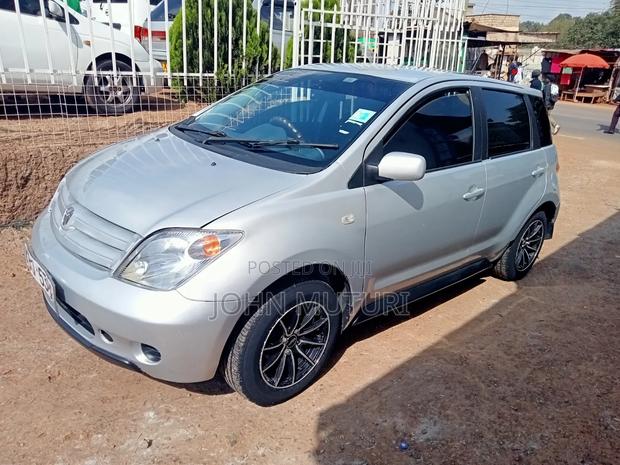 Toyota IST 2004 Silver