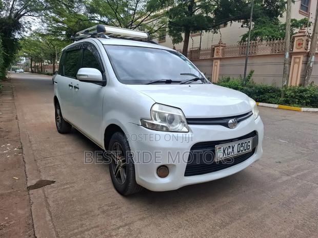 Toyota Sienta 2012 White