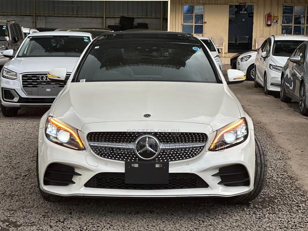 Mercedes-Benz C200 2019 Pearl