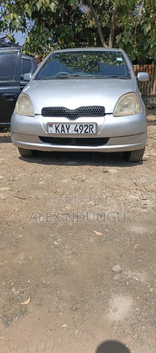Toyota Vitz 2001 Silver