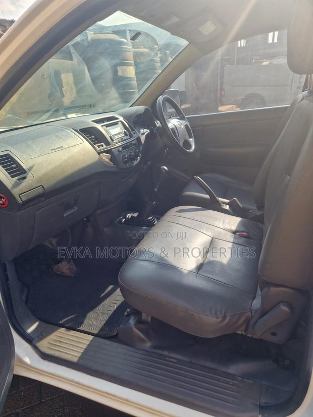 Toyota Hilux 2011 White