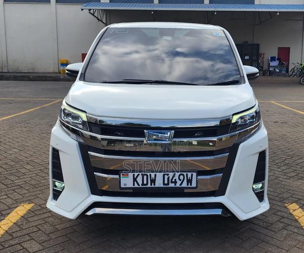 Toyota Noah 2018 White