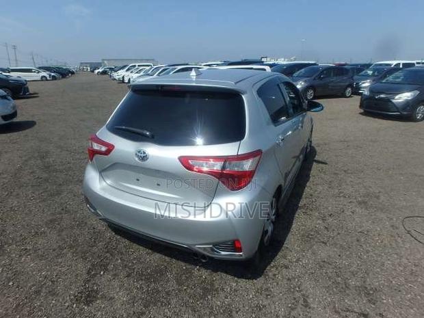 Toyota Vitz 1.0 FWD 5dr 2019 Silver
