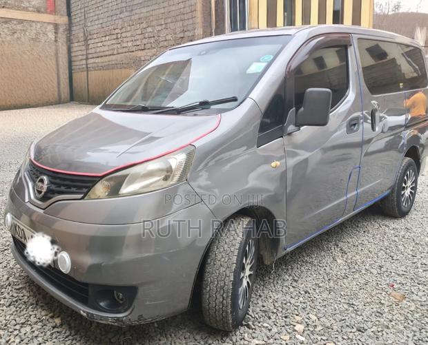 Nissan NP300 2012 Gray