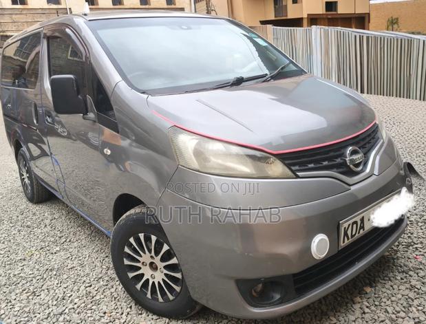Nissan NP300 2012 Gray