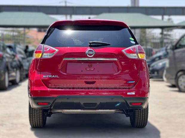 Nissan X-Trail 2.0 Petrol FWD 2016 Red