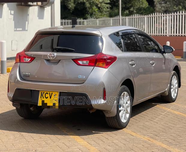 Toyota Auris 2013 Purple