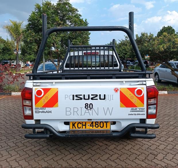 Isuzu D-MAX 2015 White