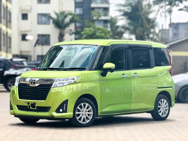 Toyota Roomy 1.0 AWD 2018 Green