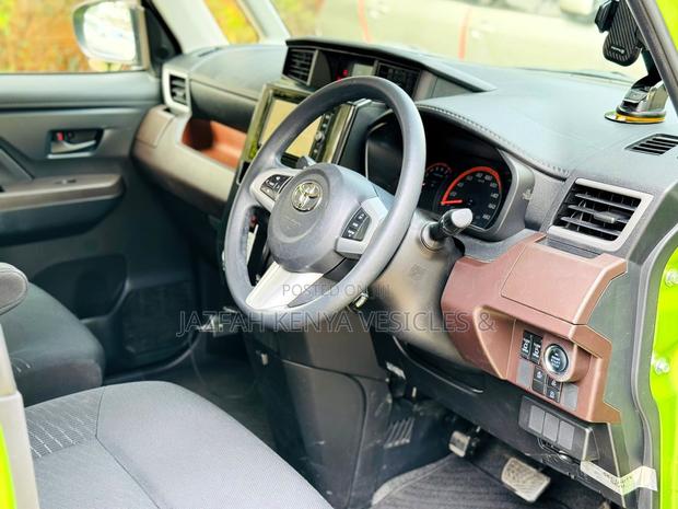 Toyota Roomy 1.0 AWD 2018 Green