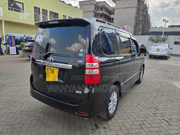 Toyota Noah 2013 Black
