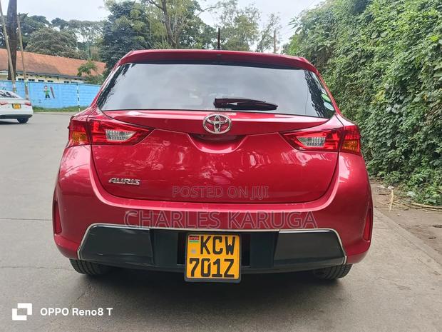 Toyota Auris 2013 Red