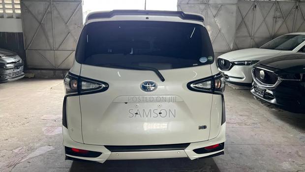Toyota Sienta 2020 White