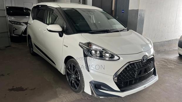 Toyota Sienta 2020 White