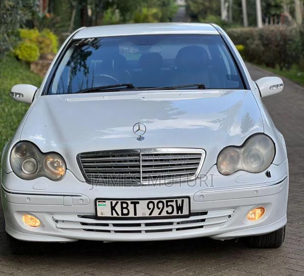 Mercedes-Benz C200 2005 Pearl
