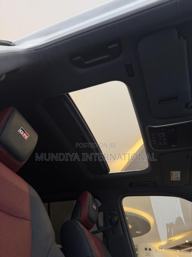 Toyota Land Cruiser LC300 2021 White