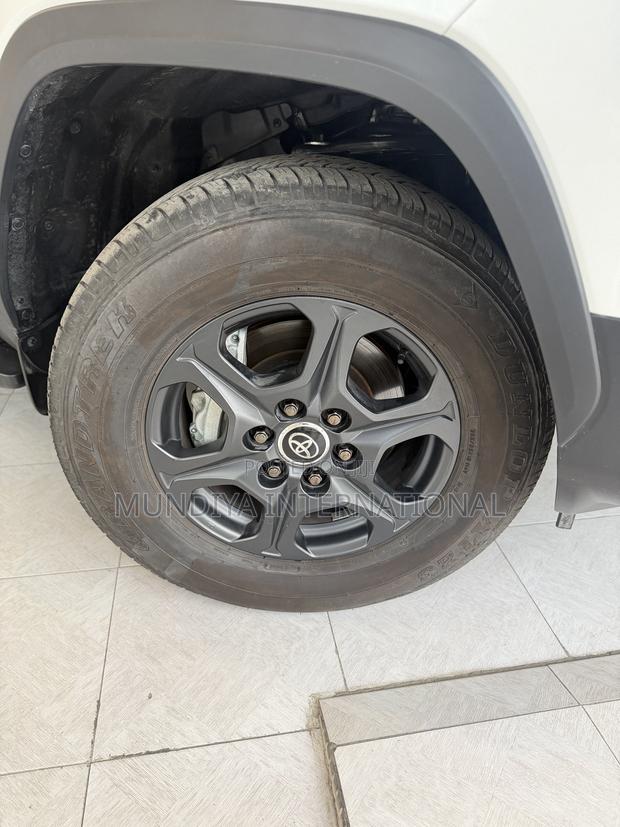 Toyota Land Cruiser LC300 2021 White