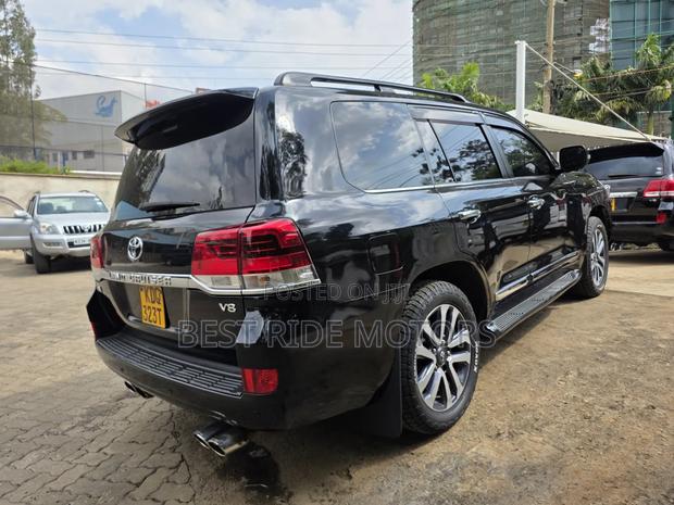 Toyota Land Cruiser 4.6 V8 ZX 2016 Black
