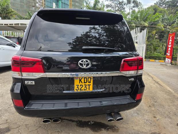 Toyota Land Cruiser 4.6 V8 ZX 2016 Black