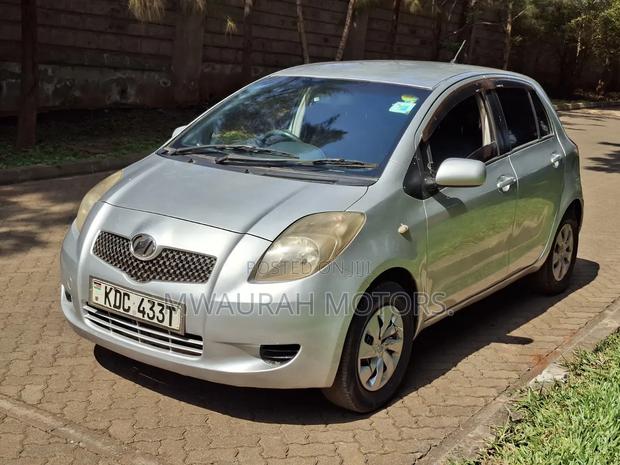 Toyota Vitz 2008 Silver