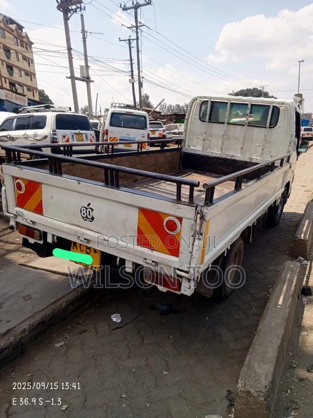 Toyota Dyna 2007 White