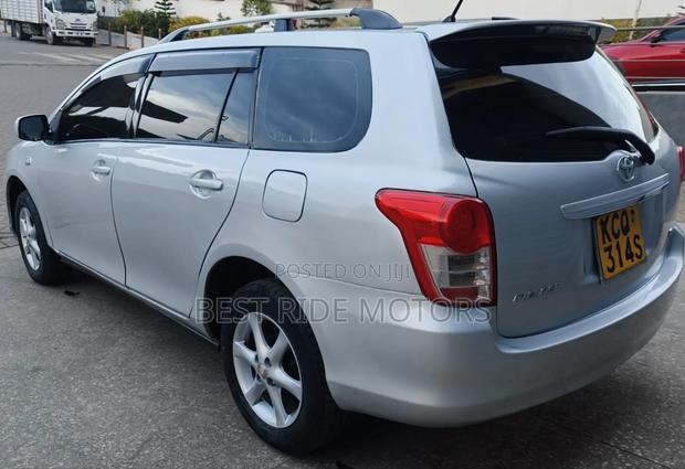 Toyota Corolla Fielder 2011 Silver