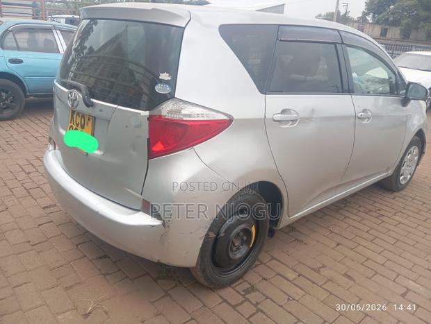 Toyota Ractis 2010 Gray