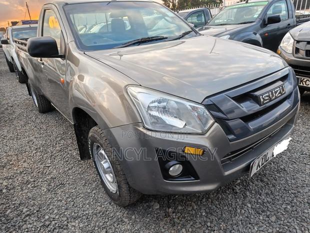 Isuzu D-MAX 2023 Gray