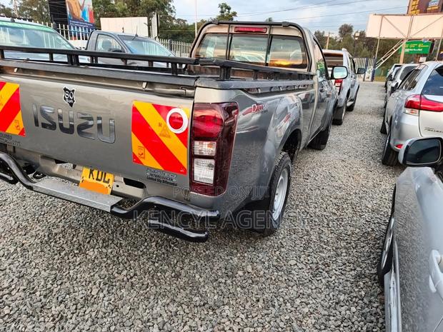 Isuzu D-MAX 2023 Gray