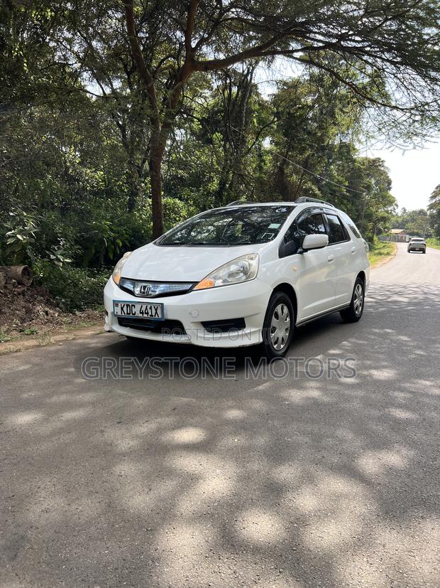 Honda Fit Shuttle 1.3 Hybrid 2WD 2013 White