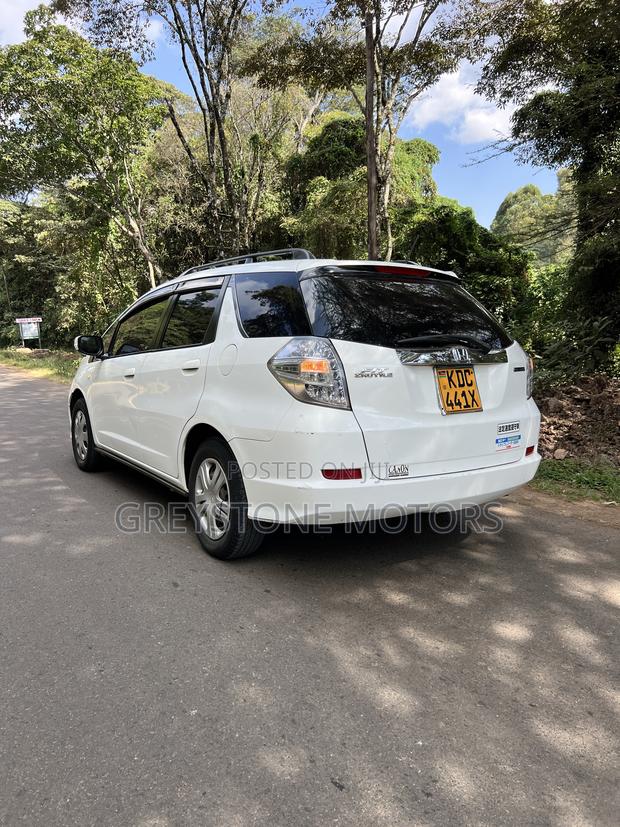 Honda Fit Shuttle 1.3 Hybrid 2WD 2013 White