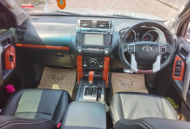 Toyota Land Cruiser Prado 2017 Silver