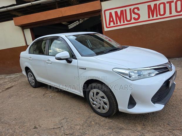 Toyota Axio 1.5 Hybrid 2WD 2019 White