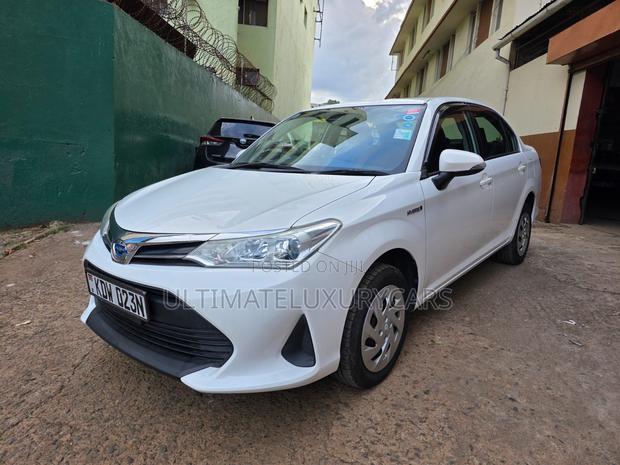 Toyota Axio 1.5 Hybrid 2WD 2019 White