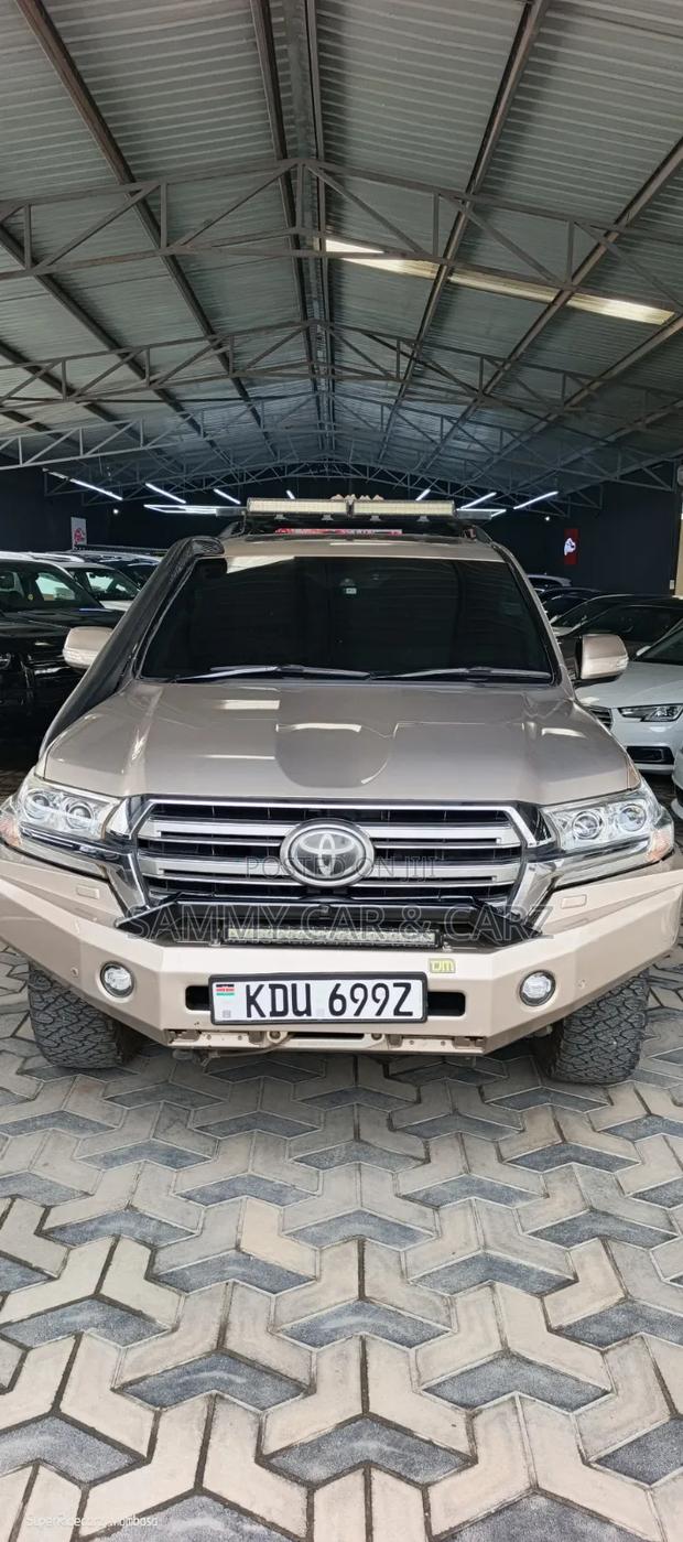 Toyota Land Cruiser 2017 Gold