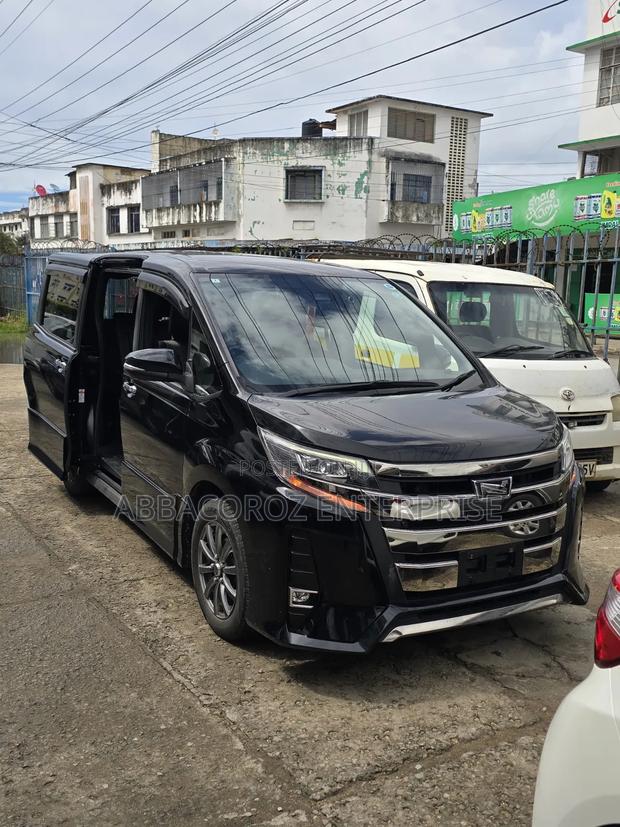 Toyota Noah 2017 Black