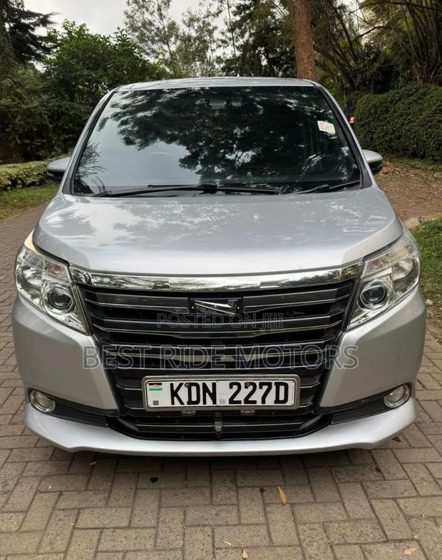 Toyota Noah 2.0 FWD (8 Seater) 2016 Silver