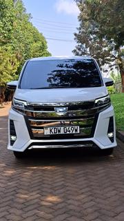 Toyota Noah 2018 White for sale