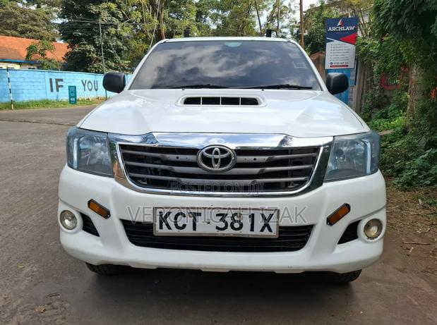 Toyota Hilux 2012 White