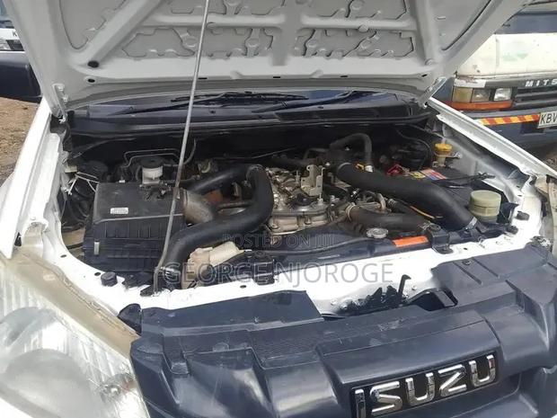 Isuzu D-MAX 2014 White