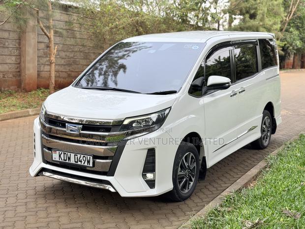 Toyota Noah 2018 White