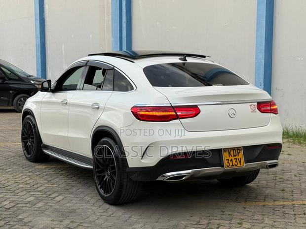 Mercedes-Benz GLE-Class 2017 Off white