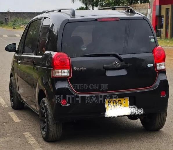 Toyota Porte 2014 Black