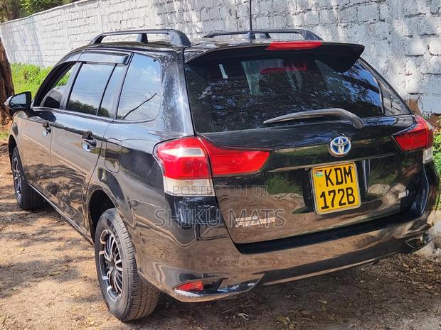 Toyota Corolla Fielder 2016