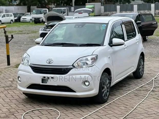 Toyota Passo 2019 White